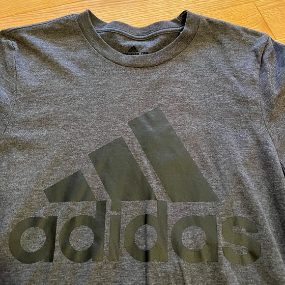 NWOT Adidas Amplifier Tee - Picture 2 of 3